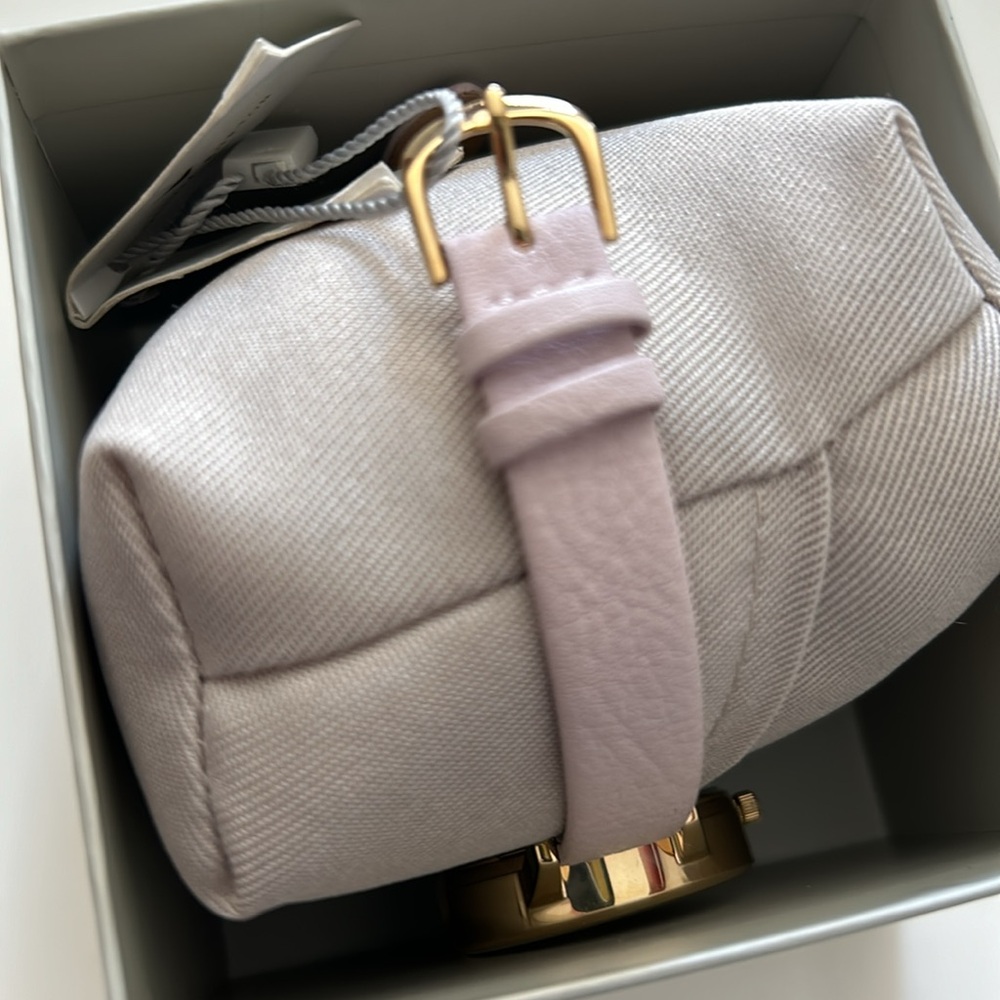 Olivia Burton Blush leather gold women’s watch - Picture 3 of 3